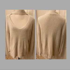 ZARA SWEATER WITH A NECK CUTOUT